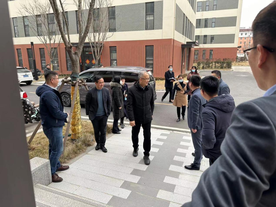 Warm Welcome to Standing Committee Member Zheng Hai and District Leaders Inspecting New-Line Bio